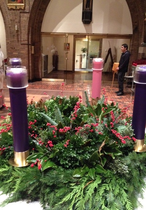 Advent wreath 2011 St Catherine of Siena Church NYC.JPG